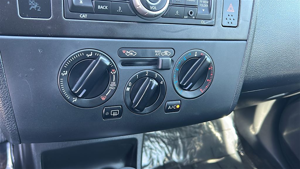 Thumbnail: 2012 Nissan Versa - 21
