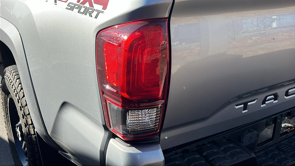 Thumbnail: 2018 Toyota Tacoma - 14