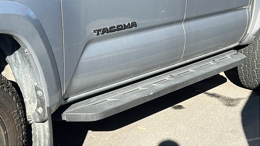 Thumbnail: 2018 Toyota Tacoma - 6