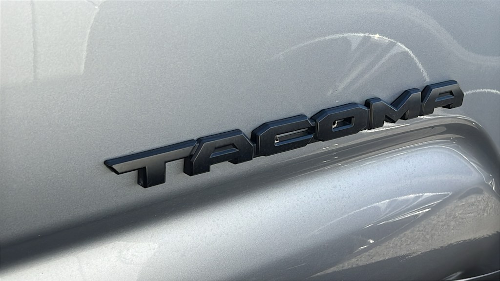 Thumbnail: 2018 Toyota Tacoma - 21