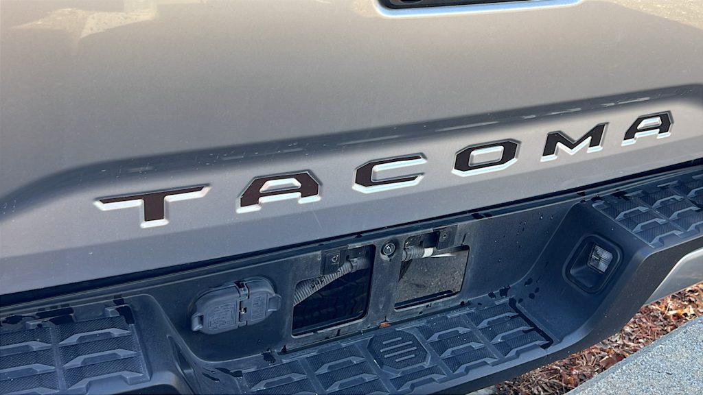 Thumbnail: 2018 Toyota Tacoma - 15