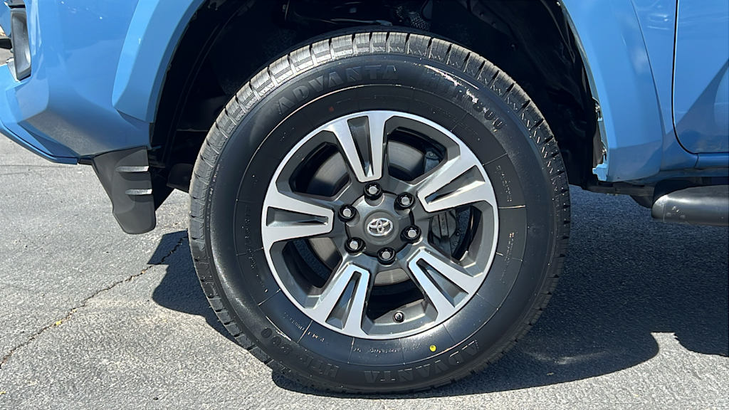 Thumbnail: 2019 Toyota Tacoma - 8
