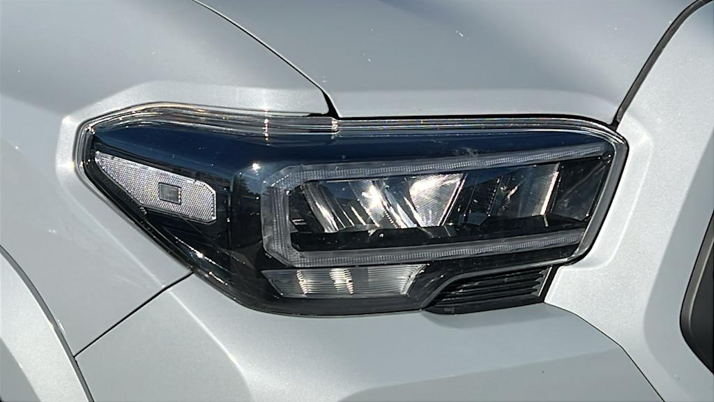 Thumbnail: 2020 Toyota Tacoma - 21