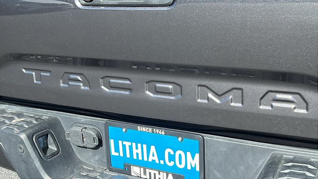 Thumbnail: 2017 Toyota Tacoma - 7