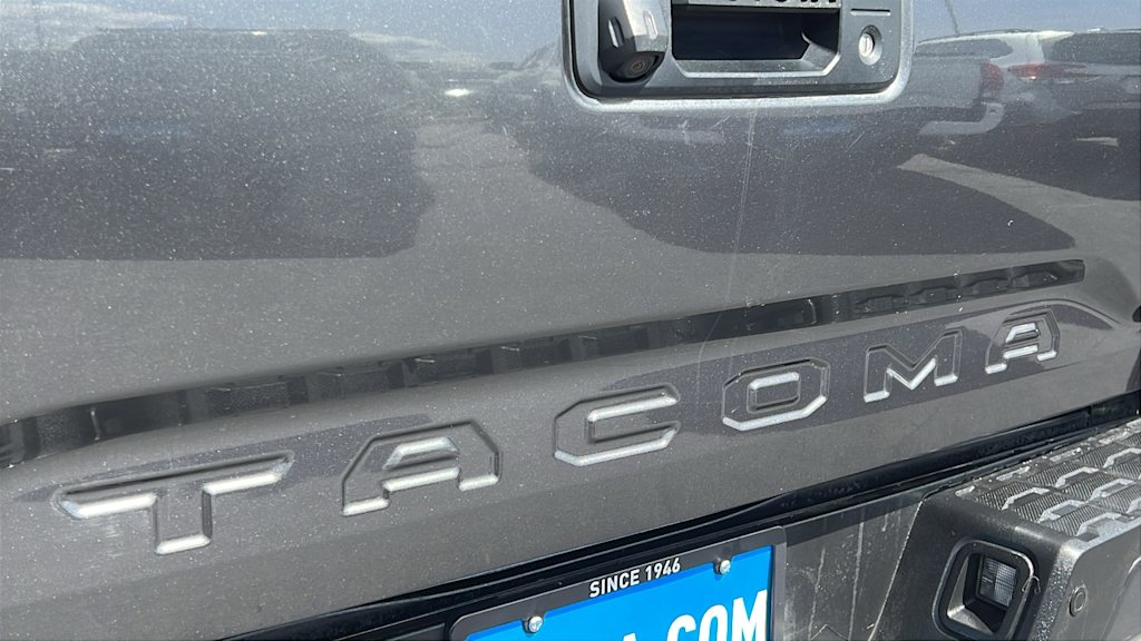 2016 Toyota Tacoma Limited 30