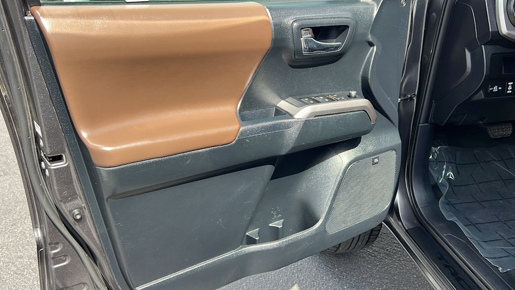 2016 Toyota Tacoma Limited 28