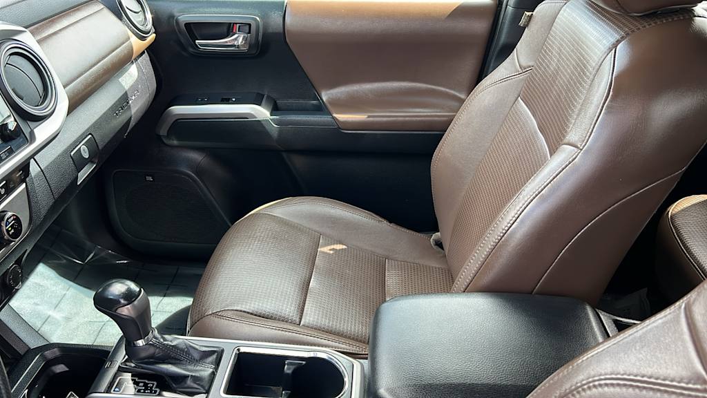 2016 Toyota Tacoma Limited 10