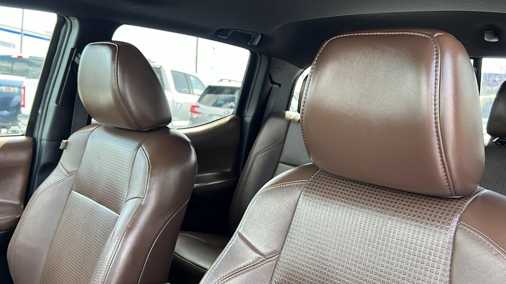 2016 Toyota Tacoma Limited 9