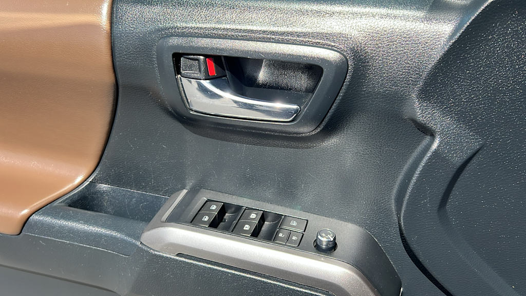 2016 Toyota Tacoma Limited 27