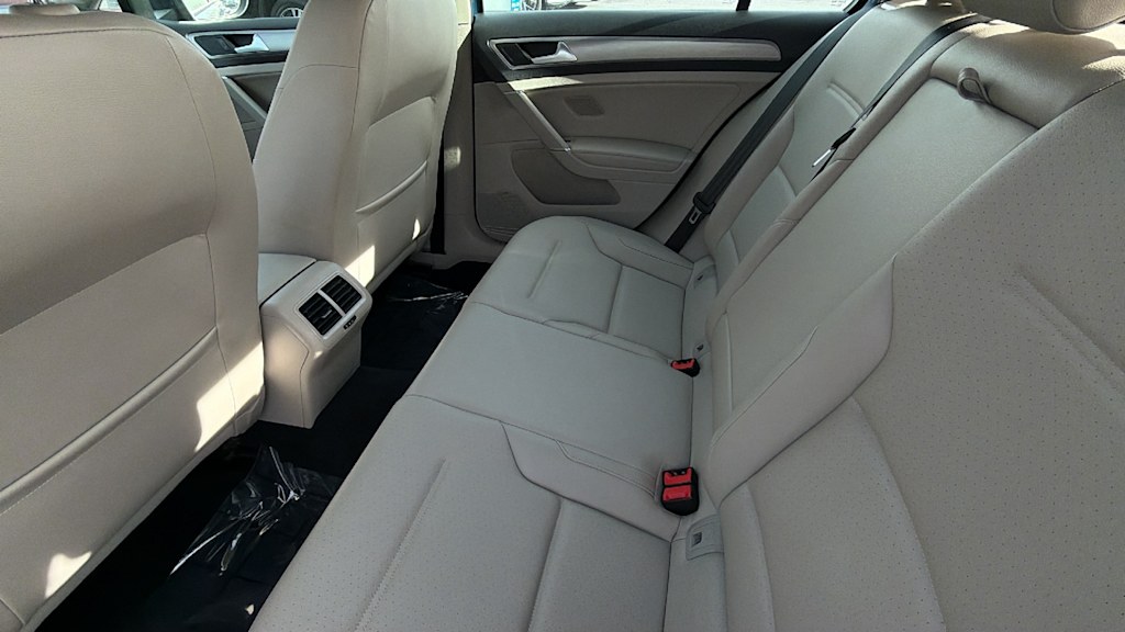 Thumbnail: 2017 Volkswagen Golf - 12