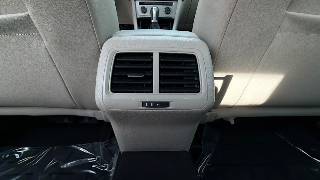 Thumbnail: 2017 Volkswagen Golf - 30