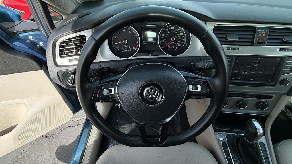 Thumbnail: 2017 Volkswagen Golf - 9