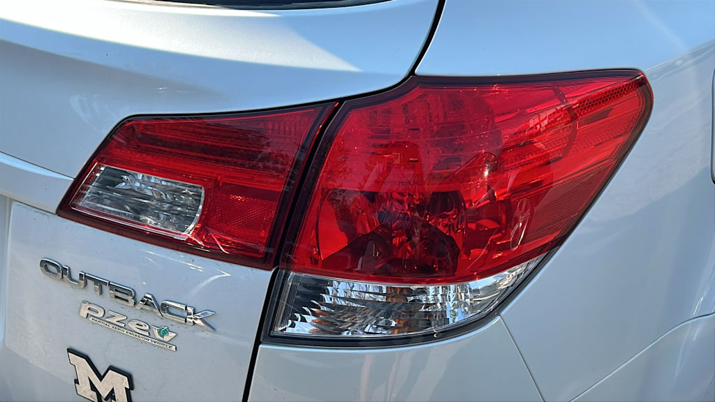 Thumbnail: 2010 Subaru Outback - 18