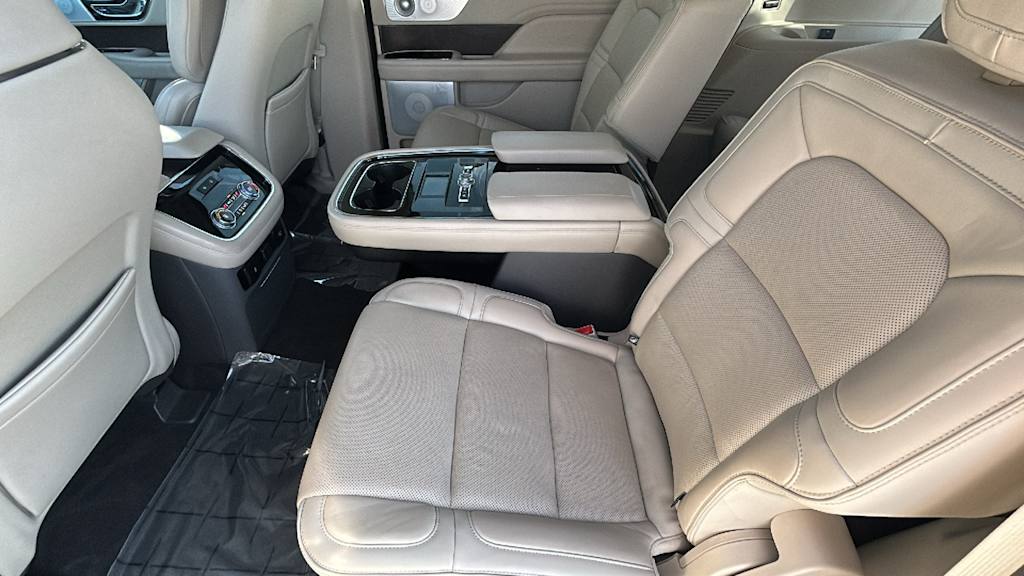 Thumbnail: 2019 Lincoln Navigator L - 12