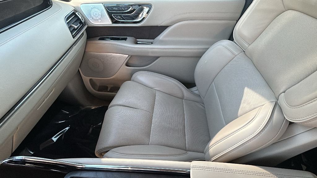 Thumbnail: 2019 Lincoln Navigator L - 11
