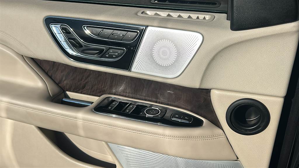 Thumbnail: 2019 Lincoln Navigator L - 28