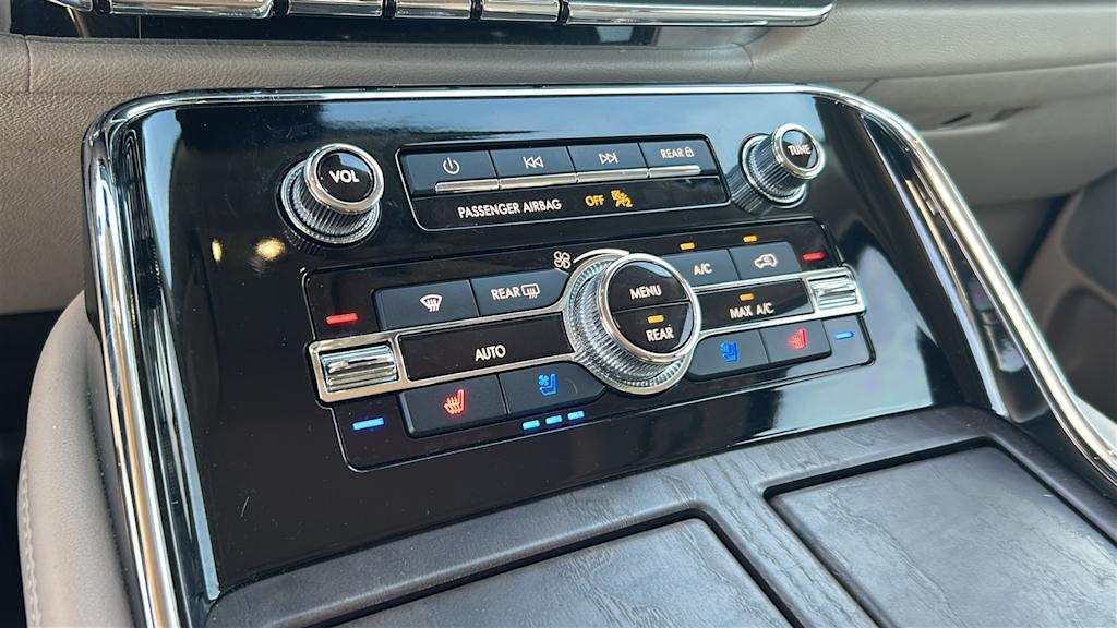Thumbnail: 2019 Lincoln Navigator L - 14