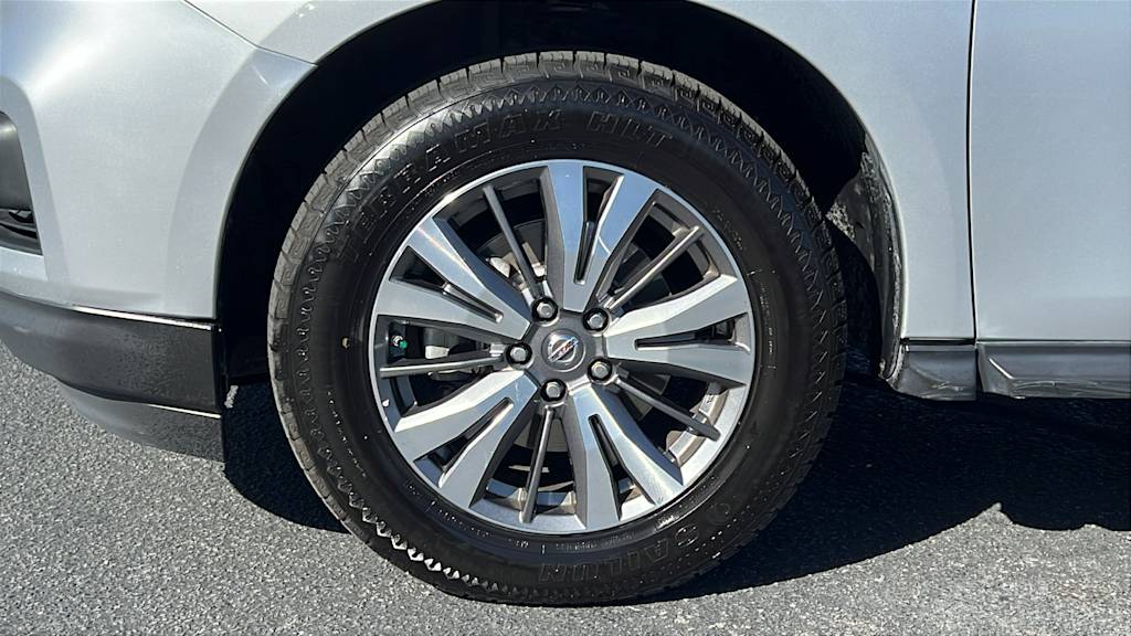 Thumbnail: 2017 Nissan Pathfinder - 8