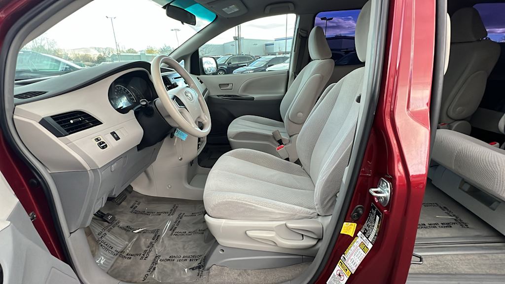 2012 Toyota Sienna LE 11