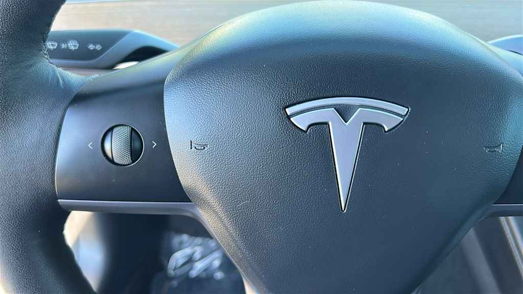 Thumbnail: 2022 Tesla Model 3 - 23