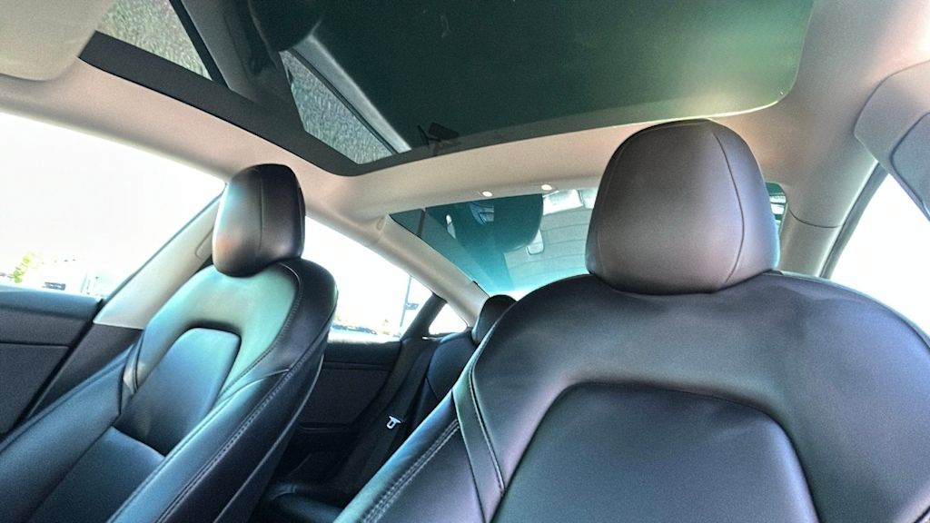 Thumbnail: 2022 Tesla Model 3 - 10