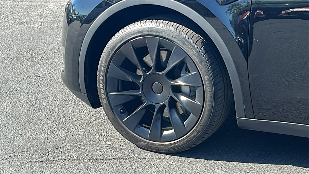 Thumbnail: 2024 Tesla Model Y - 8