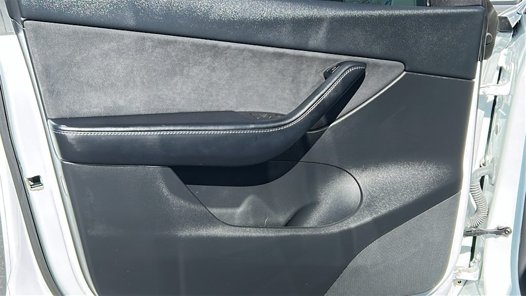 Thumbnail: 2022 Tesla Model Y - 27