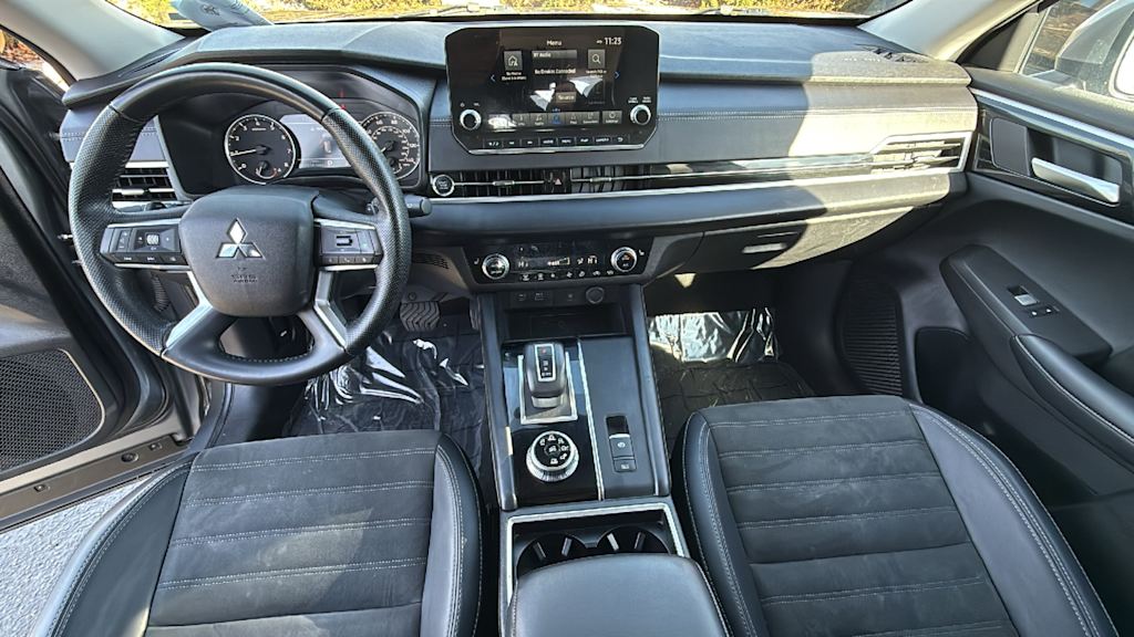 Thumbnail: 2024 Mitsubishi Outlander - 13