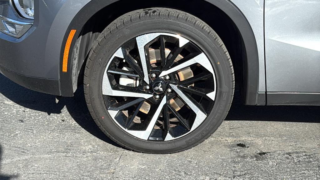 Thumbnail: 2024 Mitsubishi Outlander - 8