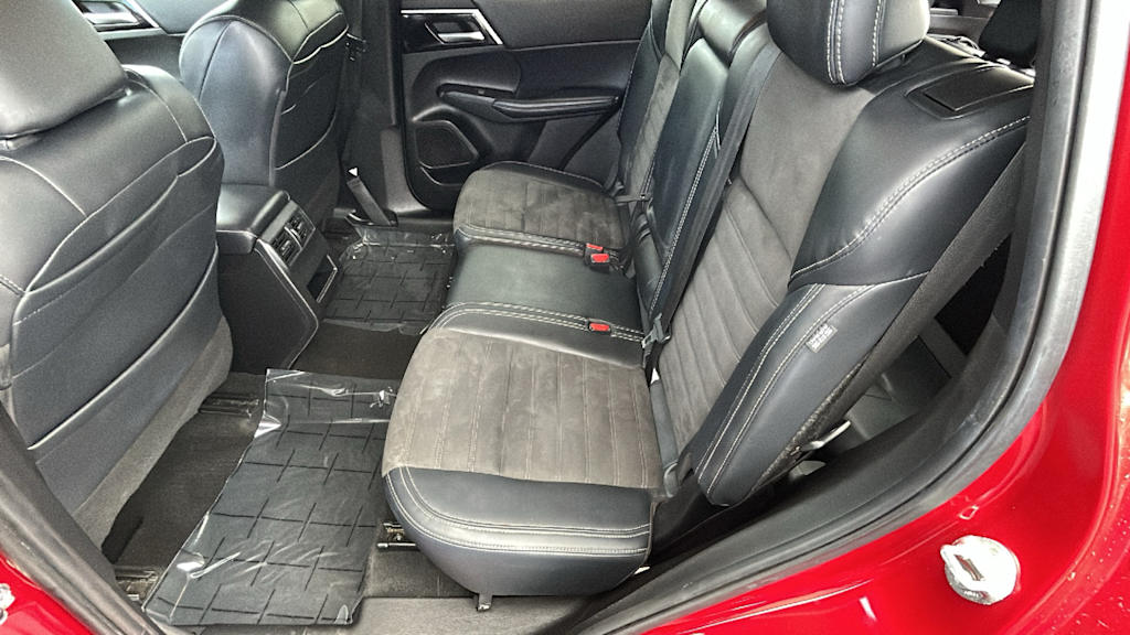 Thumbnail: 2024 Mitsubishi Outlander - 11