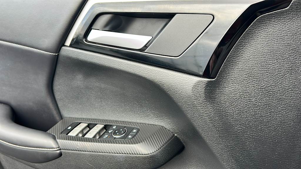 Thumbnail: 2024 Mitsubishi Outlander - 26