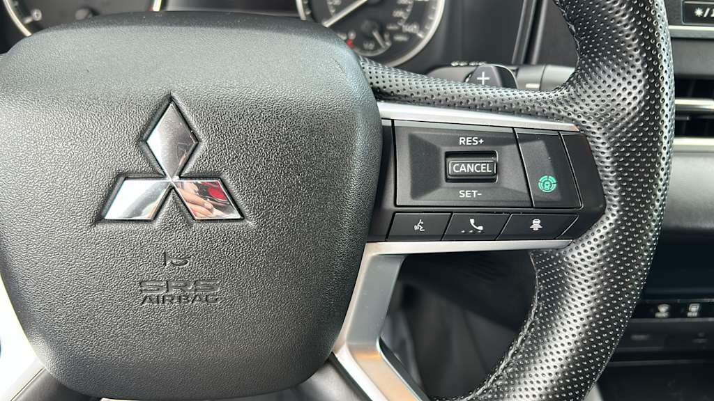 Thumbnail: 2024 Mitsubishi Outlander - 25