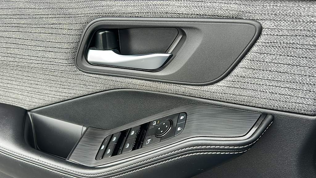 Thumbnail: 2023 Nissan Rogue - 27