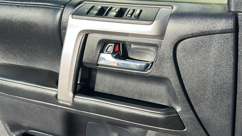 Thumbnail: 2014 Toyota 4Runner - 26