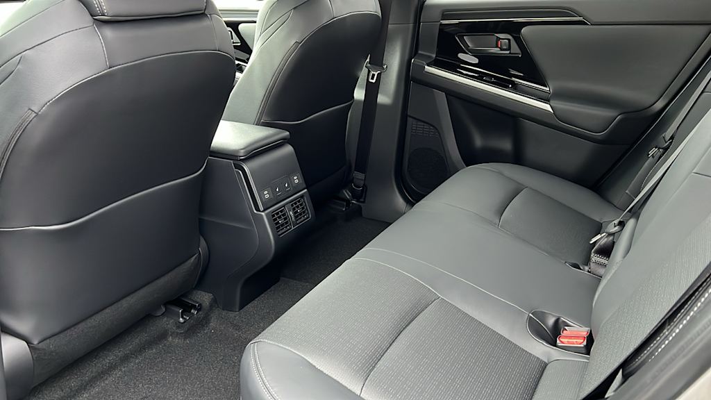 2025 Subaru Solterra Limited 12