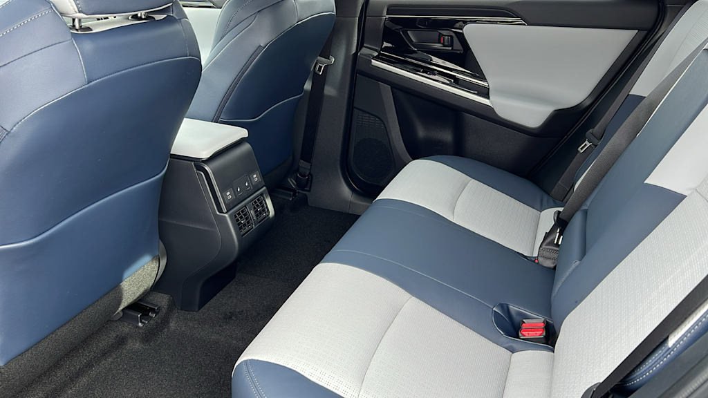 2025 Subaru Solterra Premium 12