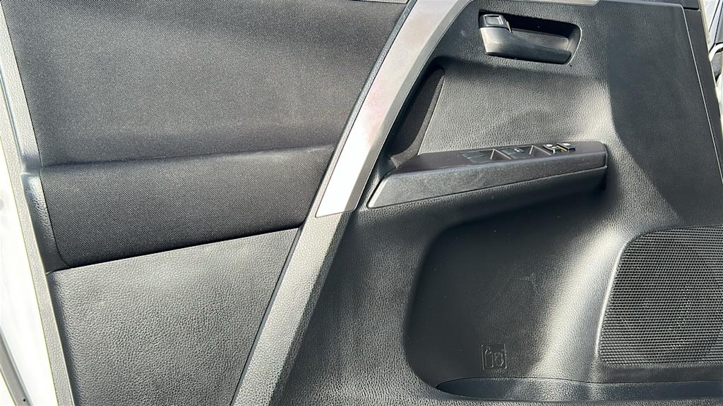 Thumbnail: 2016 Toyota RAV4 - 28