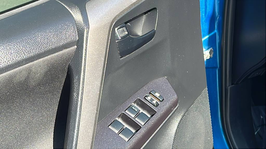 Thumbnail: 2018 Toyota RAV4 - 24