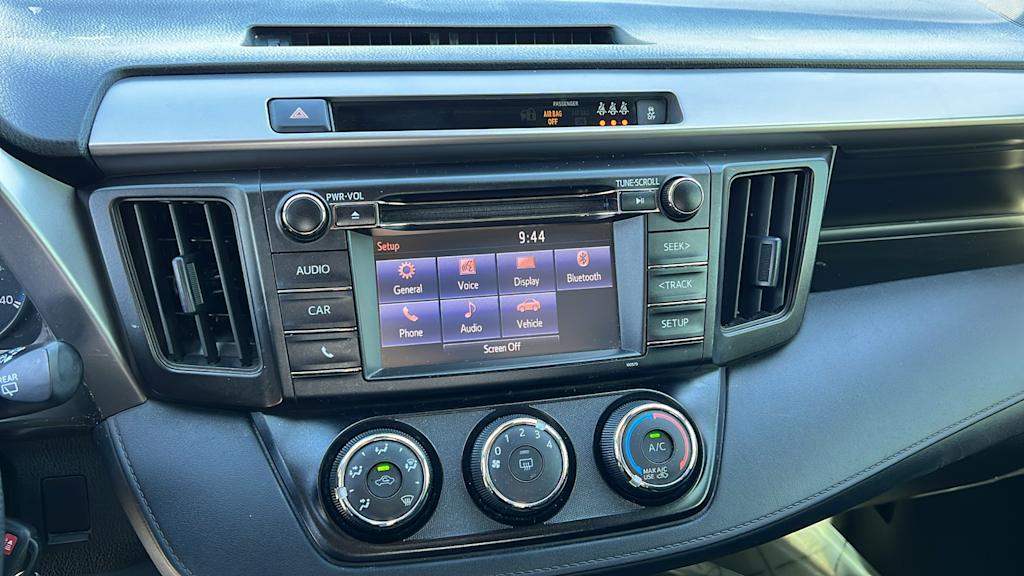 Thumbnail: 2018 Toyota RAV4 - 12