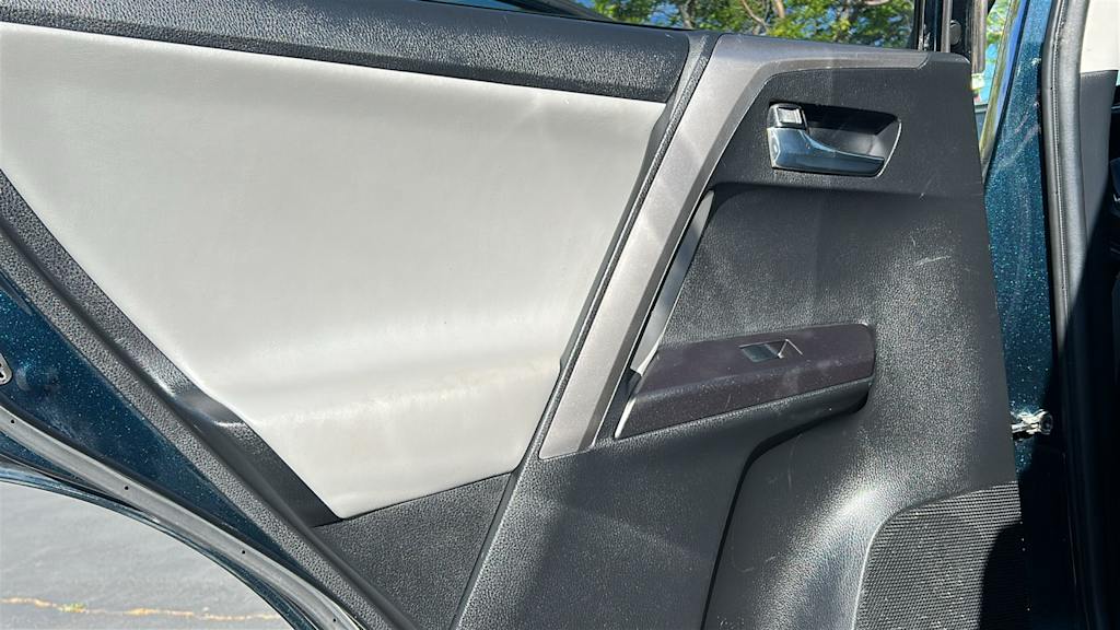 Thumbnail: 2017 Toyota RAV4 - 29