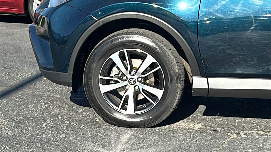 Thumbnail: 2017 Toyota RAV4 - 7