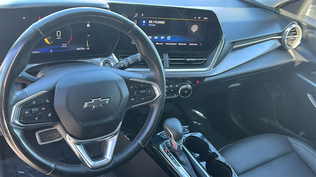 Thumbnail: 2025 Chevrolet Trax - 2