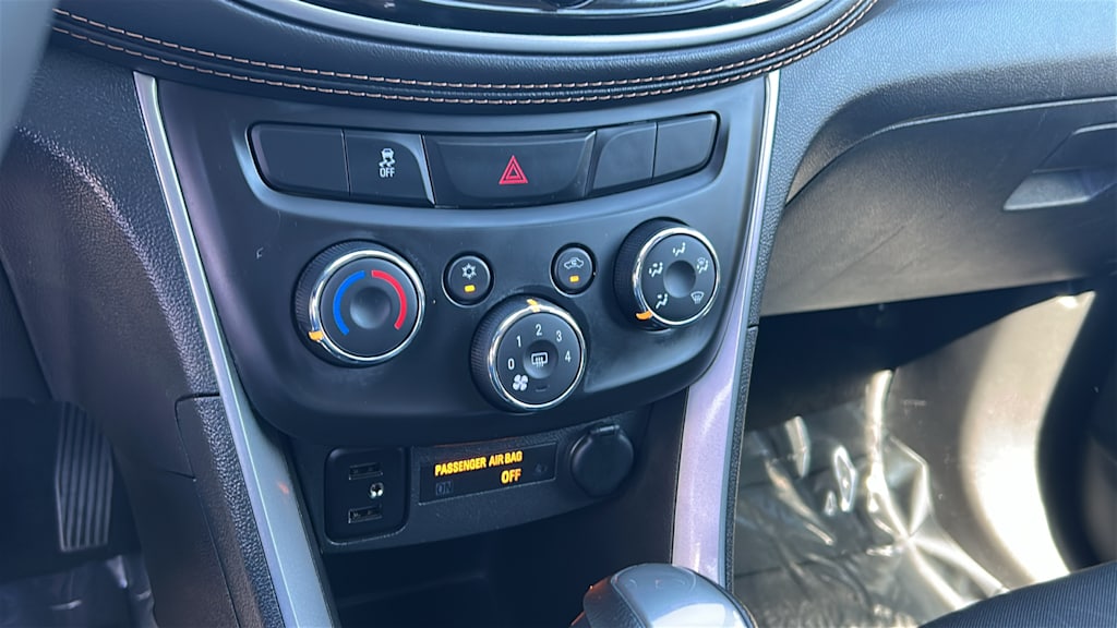 Thumbnail: 2022 Chevrolet Trax - 23