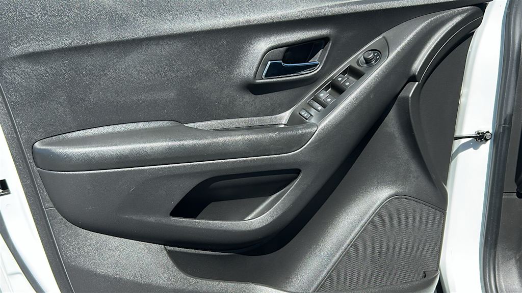 Thumbnail: 2022 Chevrolet Trax - 29