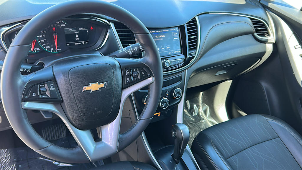 Thumbnail: 2022 Chevrolet Trax - 2