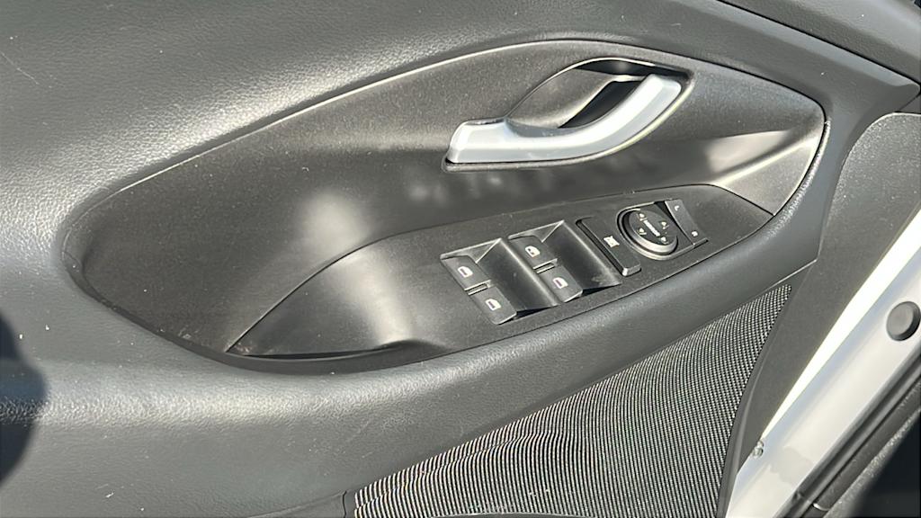 Thumbnail: 2018 Hyundai Elantra - 28