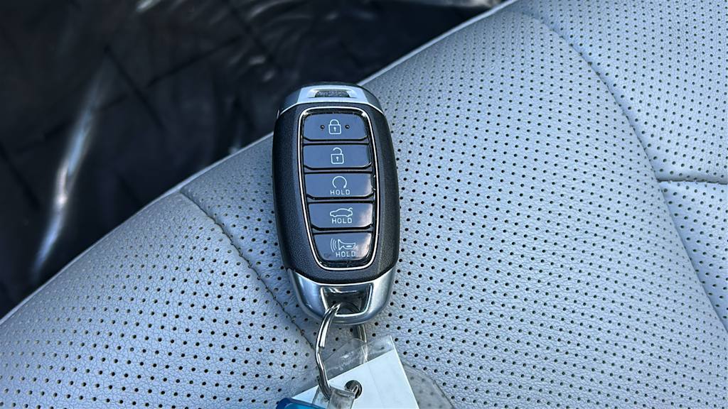 Thumbnail: 2023 Hyundai Elantra - 17