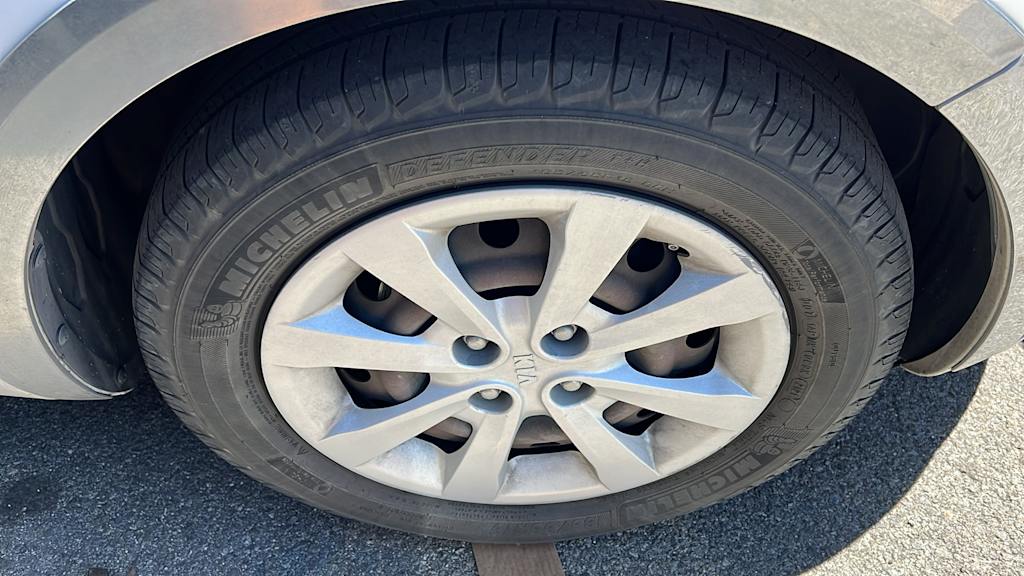 2013 Kia Rio LX 18