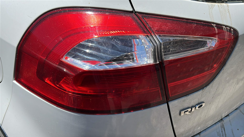 2013 Kia Rio LX 12