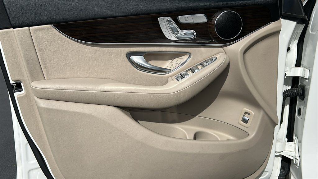 Thumbnail: 2021 Mercedes-Benz GLC - 29